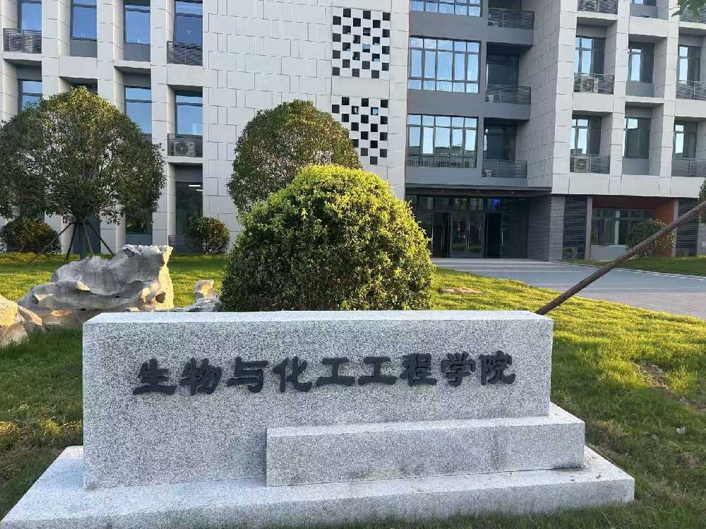 伊犁哈萨克扬州职业大学体育场高杆灯项目